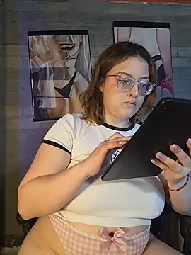 Mia Franklyn online show from February 3, 11:43 pm