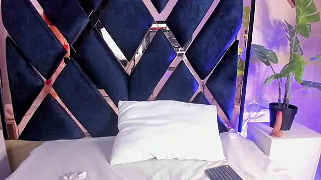 gemma roberts  online show from February 1, 2:54 am