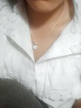 jjennyyy online show from April 22, 10:44 pm