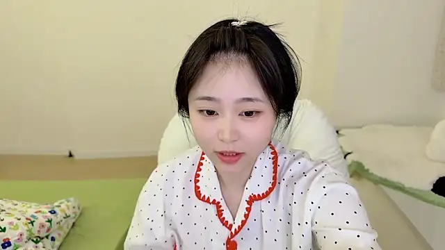 Snapshot of Onefiona chatting on April 7, 12:49 pm Onefiona online show from April 7, 12:49 pm