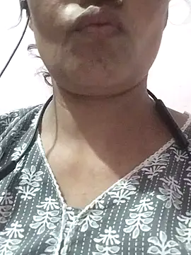 Snapshot of Zaara101 chatting on June 20, 6:00 pm Zaara101 online show from June 20, 6:00 pm