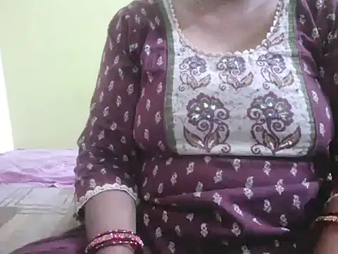 Snapshot of mohini_bhabhi chatting on May 14, 2:40 am mohini bhabhi online show from May 14, 2:40 am