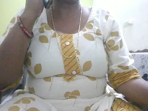 Snapshot of mohini_bhabhi chatting on June 15, 11:34 am mohini bhabhi online show from June 15, 11:34 am