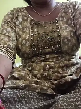 Snapshot of mohini_bhabhi chatting on June 24, 2:32 am mohini bhabhi online show from June 24, 2:32 am