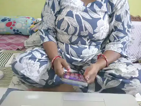 Snapshot of mohini_bhabhi chatting on July 19, 10:30 am mohini bhabhi online show from July 19, 10:30 am