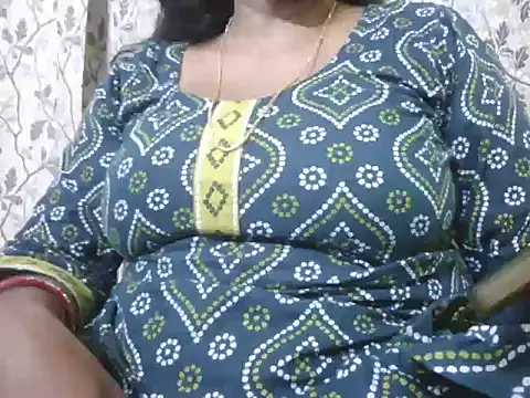 Snapshot of mohini_bhabhi chatting on July 20, 3:47 pm mohini bhabhi online show from July 20, 3:47 pm