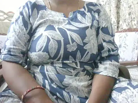 Snapshot of mohini_bhabhi chatting on July 28, 6:31 pm mohini bhabhi online show from July 28, 6:31 pm