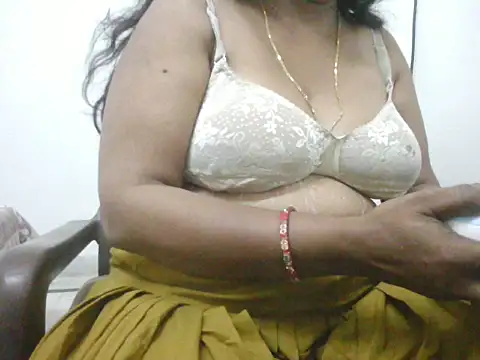 Snapshot of mohini_bhabhi chatting on August 3, 11:05 am mohini bhabhi online show from August 3, 11:05 am