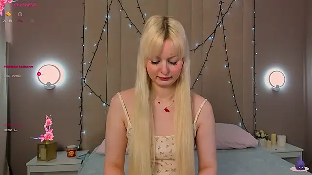 AdeleSilvy online show from May 6, 1:36 am