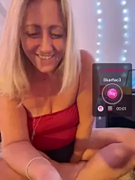 FoxyMillie online show from June 15, 7:10 am