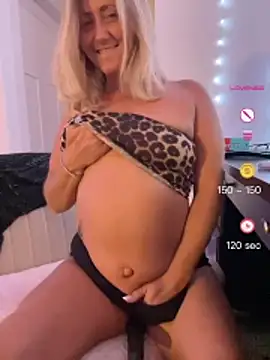 FoxyMillie online show from June 18, 4:02 am