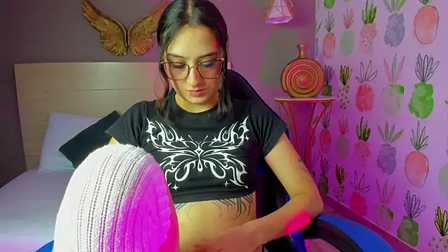 emma hiltonn  online show from March 11, 2:28 am