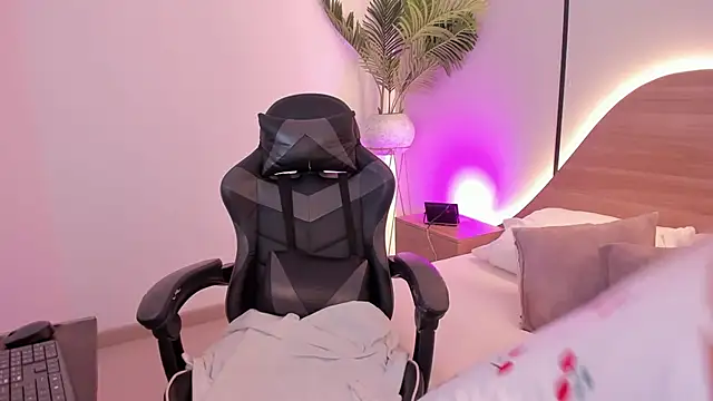 cataleya castle online show from February 25, 12:15 pm