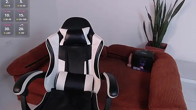 DarrenColleen online show from February 19, 9:00 pm