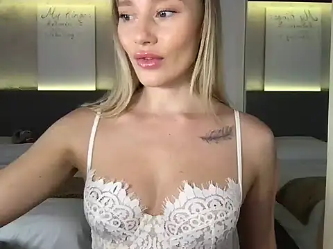 Snapshot of Stella_muse chatting on June 22, 4:53 am Stella muse online show from June 22, 4:53 am