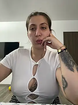 dalia0710 online show from May 18, 1:17 pm