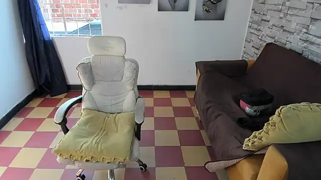 Snapshot of felipe_colinss chatting on May 7, 12:21 pm felipe colinss online show from May 7, 12:21 pm