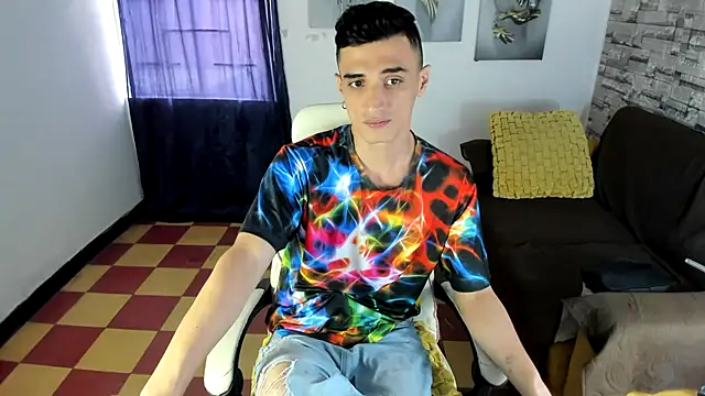 Snapshot of felipe_colinss chatting on June 7, 12:31 pm felipe colinss online show from June 7, 12:31 pm