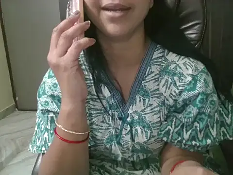 Snapshot of Adaa7 chatting on May 3, 9:48 am Adaa7 online show from May 3, 9:48 am