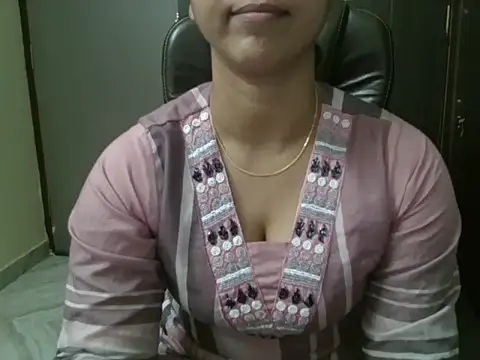 Snapshot of Adaa7 chatting on May 15, 9:05 am Adaa7 online show from May 15, 9:05 am
