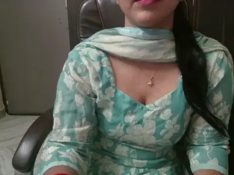 Snapshot of Adaa7 chatting on June 6, 8:57 pm Adaa7 online show from June 6, 8:57 pm