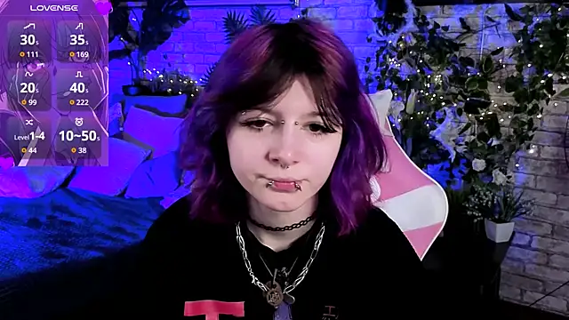 Snapshot of Ashley_Veil chatting on March 24, 8:47 pm Ashley Veil online show from March 24, 8:47 pm