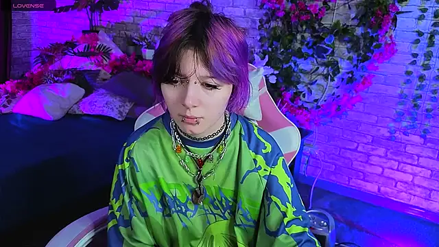 Snapshot of Ashley_Veil chatting on April 3, 9:13 pm Ashley Veil online show from April 3, 9:13 pm