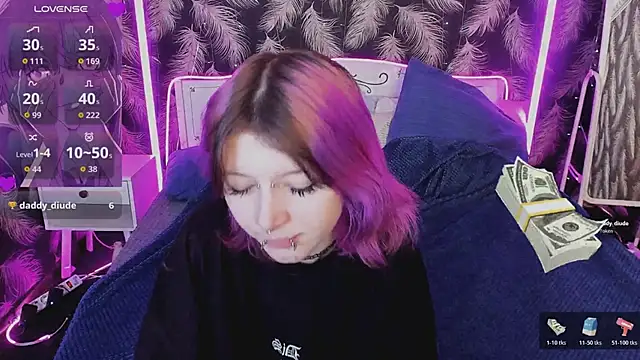 Snapshot of Ashley_Veil chatting on April 6, 8:43 pm Ashley Veil online show from April 6, 8:43 pm