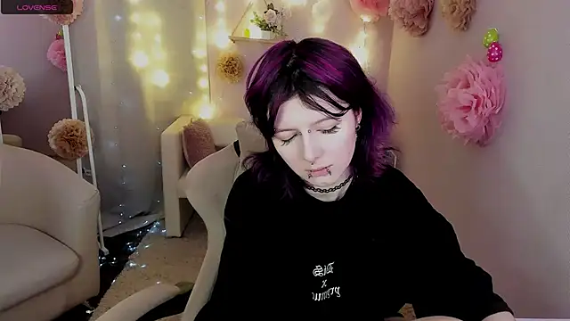Snapshot of Ashley_Veil chatting on April 25, 9:01 pm Ashley Veil online show from April 25, 9:01 pm