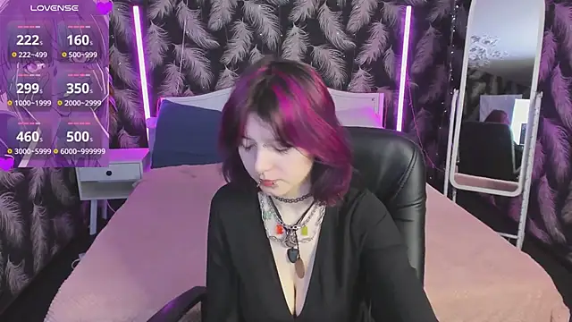 Snapshot of Ashley_Veil chatting on April 28, 9:20 pm Ashley Veil online show from April 28, 9:20 pm
