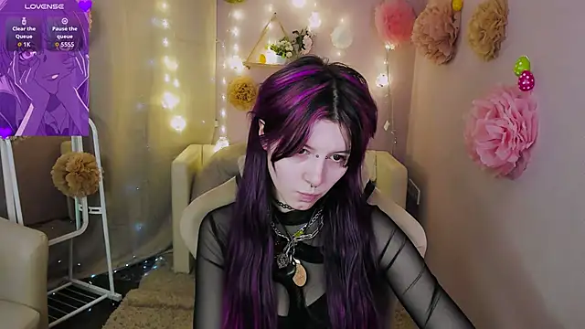 Ashley Veil online show from May 12, 8:50 pm