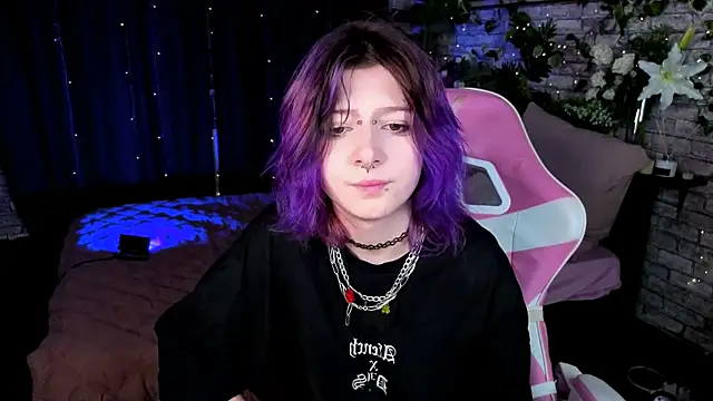 Ashley Veil online show from July 28, 8:45 pm