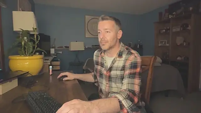 chrisw8140 online show from May 1, 4:39 am