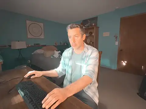 chrisw8140 online show from June 2, 12:45 am