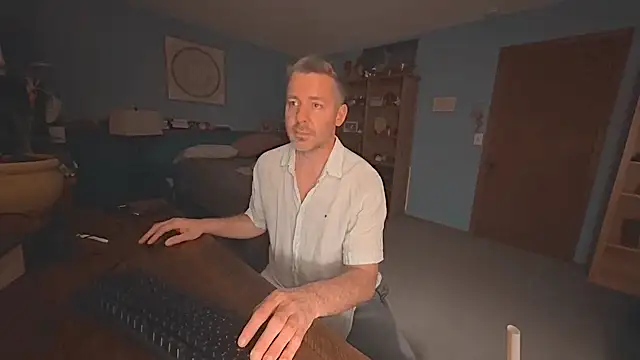 chrisw8140 online show from June 6, 4:17 am