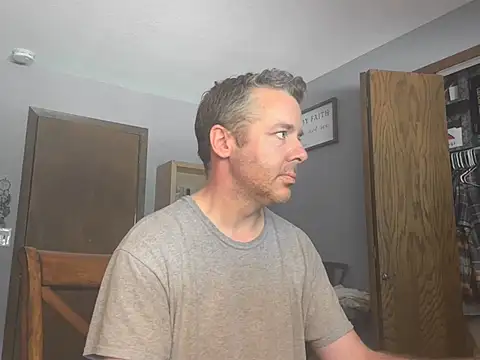 Snapshot of chrisw8140 chatting on July 9, 8:13 pm chrisw8140 online show from July 9, 8:13 pm