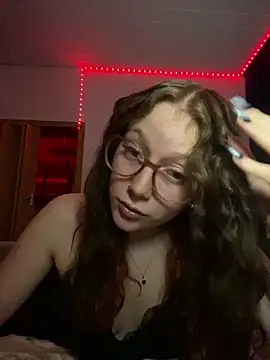 YoungLisaa18 online show from February 24, 8:07 pm