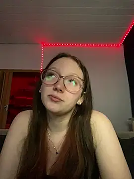 YoungLisaa18 online show from March 3, 7:42 pm