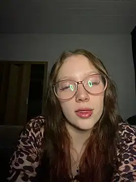 YoungLisaa18 online show from March 11, 8:37 pm