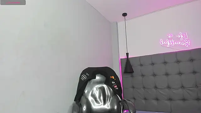 scarletcherry18 online show from July 10, 4:17 am