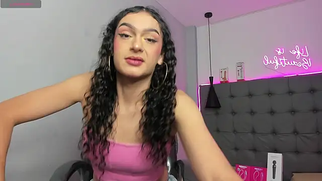 scarletcherry18 online show from July 17, 3:13 am