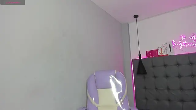 scarletcherry18 online show from July 29, 4:43 am