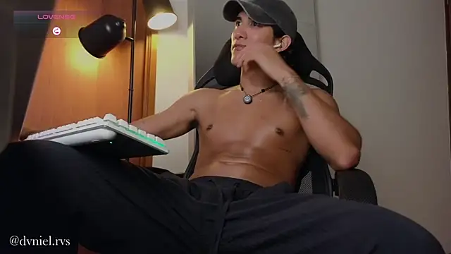 emilio rivs online show from July 18, 1:21 am