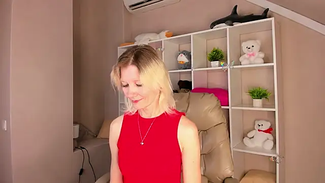 Julie Lucas online show from March 6, 12:51 am