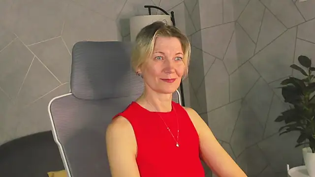 Julie Lucas online show from March 17, 12:48 am