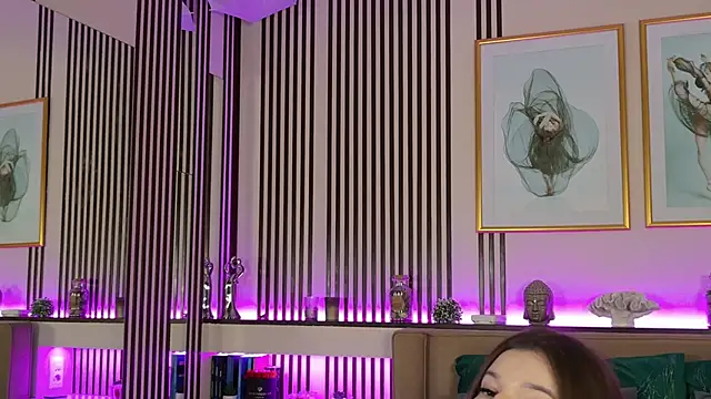 EmilyWess online show from February 9, 8:13 pm