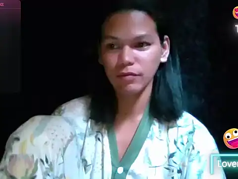 Snapshot of HugeAgatha chatting on June 6, 12:16 am HugeAgatha online show from June 6, 12:16 am