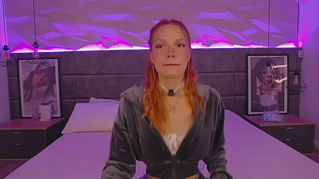 AvaLarson online show from July 31, 4:56 am