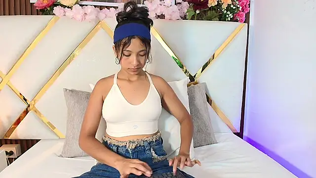Snapshot of Real_virgin_Pussy chatting on August 1, 7:02 pm Real virgin Pussy online show from August 1, 7:02 pm