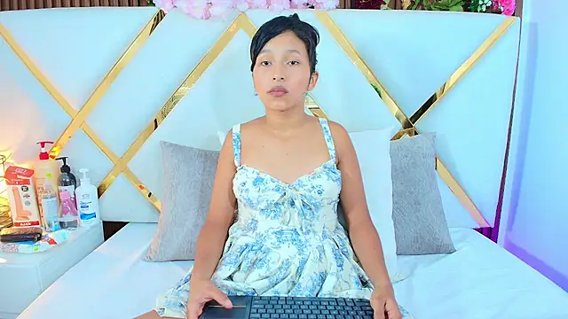 Snapshot of Real_virgin_Pussy chatting on August 3, 8:01 pm Real virgin Pussy online show from August 3, 8:01 pm